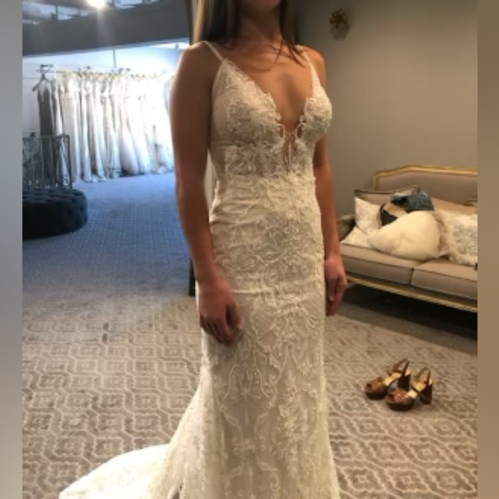 Wedding Dress - Picture 5 of 8